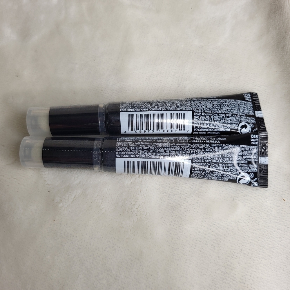 Revlon ColorStay Skin Awaken Concealer. Shade 15 Light. - Picture 2 of 4